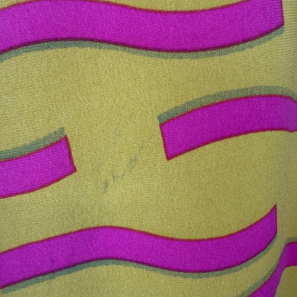 Colorful Patterned T-Shirt - Picture 6 of 7